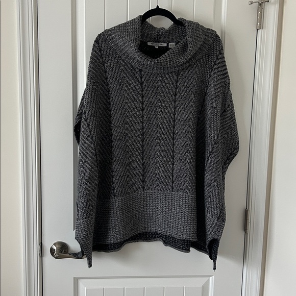 Eight Eight Eight Monochrome Knit Top - Picture 1 of 6
